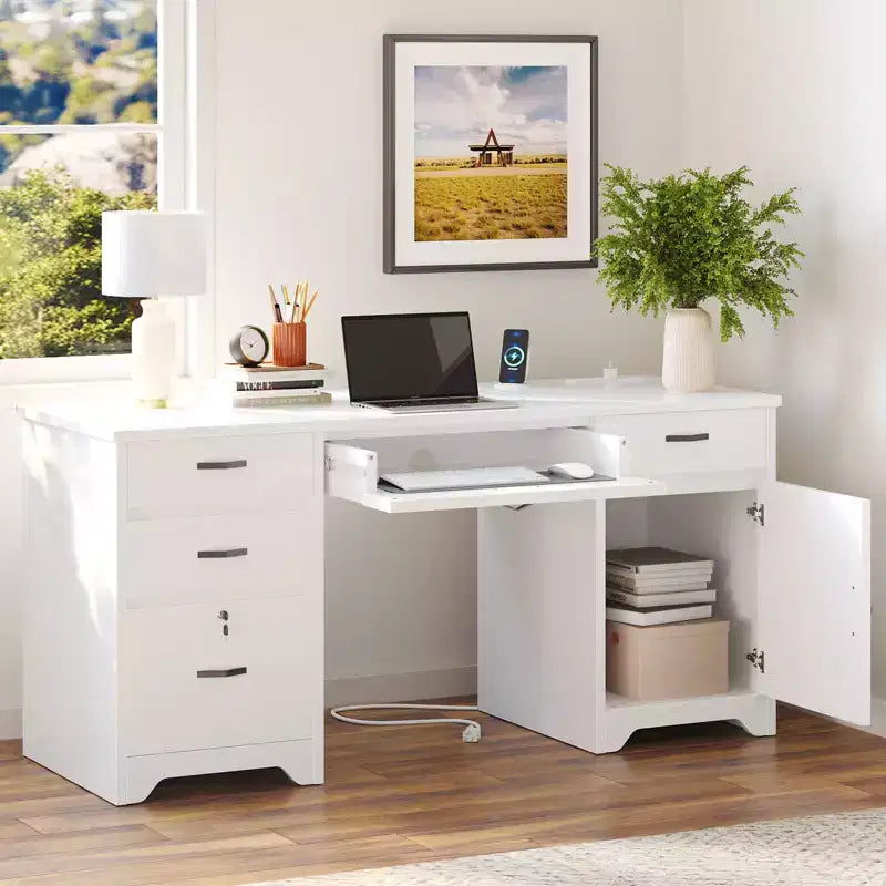 Bestier Bureau de 150 cm avec station de charge et tiroir clavier, Bureau d'ordinateur exécutif moderne avec tiroirs de classement et placards pour étude et chambre à coucher