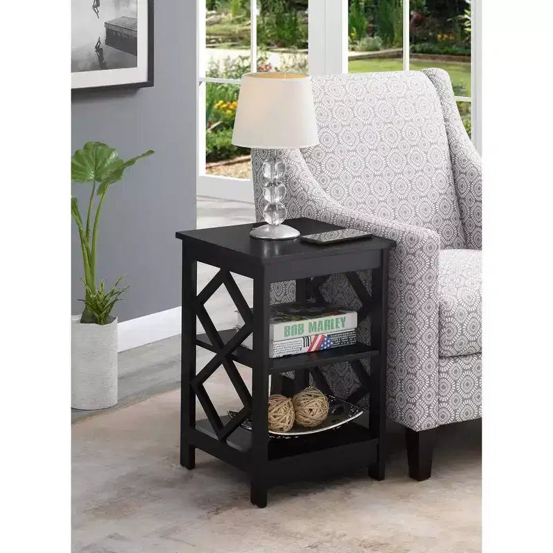 Table d'appoint HomeStock Belmont Diamond à trois étagères spacieuses, design contemporain découpé, table d'appoint de rangement polyvalente pour la décoration intérieure