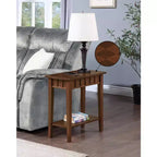 Table d'appoint avec étagère Belmont HomeStock, plateau en forme de losange, table d'appoint de rangement moderne à deux niveaux, pieds fuselés en bois d'hévéa pour bureau à domicile