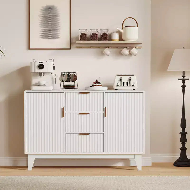 CuisinSmart 47.2 Bahut buffet moderne cannelé, Armoire de rangement en bois avec 3 tiroirs, 2 portes et étagères réglables pour salon et cuisine