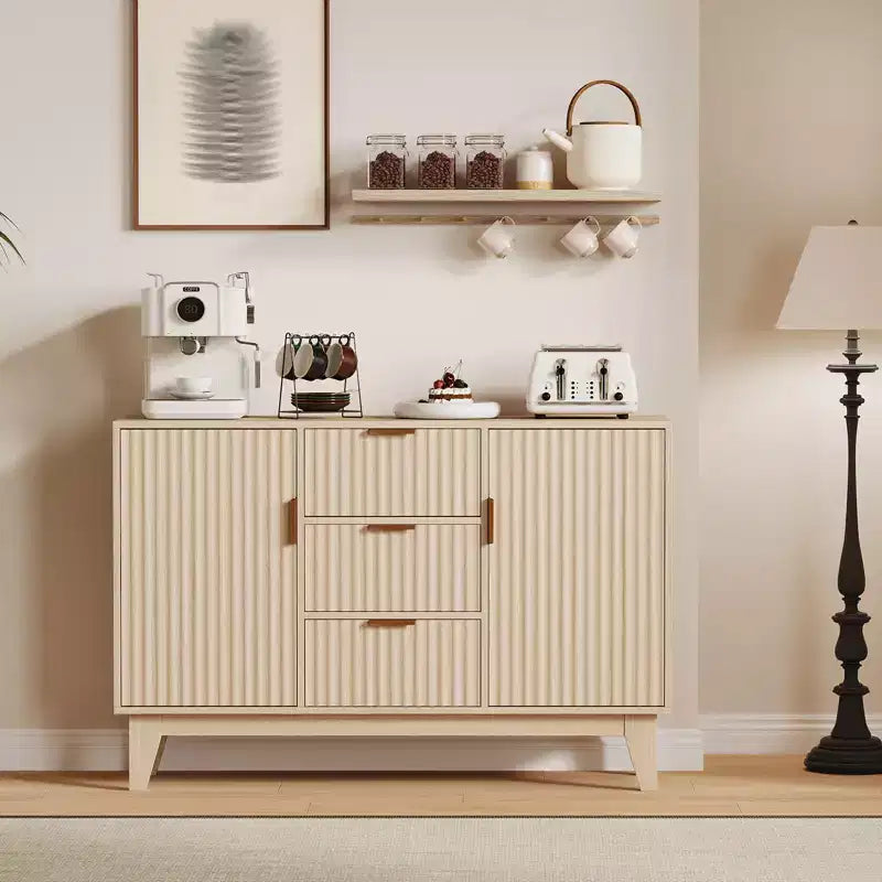 CuisinSmart 47.2 Bahut buffet moderne cannelé, Armoire de rangement en bois avec 3 tiroirs, 2 portes et étagères réglables pour salon et cuisine