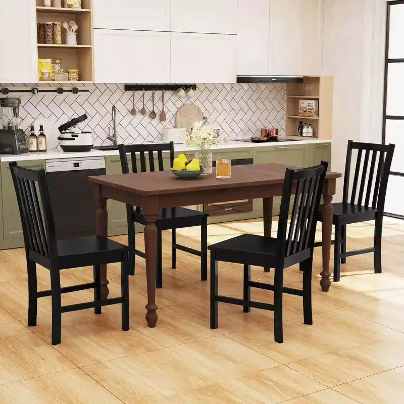 Lot de 4 chaises de salle à manger rustiques Costway avec dossier inclinable à lattes, assise large, pieds en bois d'hévéa, Noir/Blanc