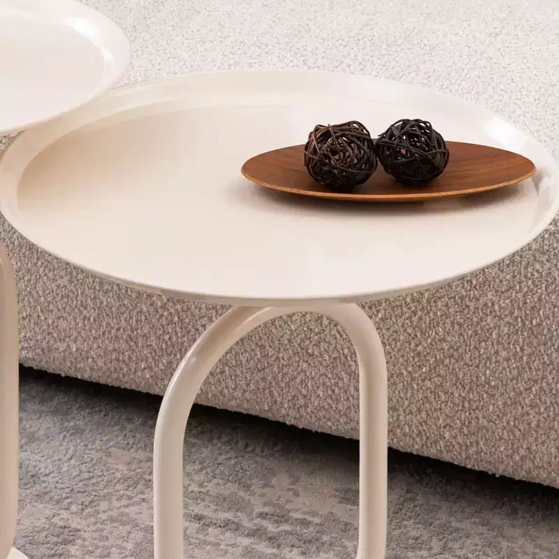Table d'appoint élégante en forme de lanterne Okak avec cadre en métal, petite table ronde avec piédestal, table d'appoint pour salon, petits espaces