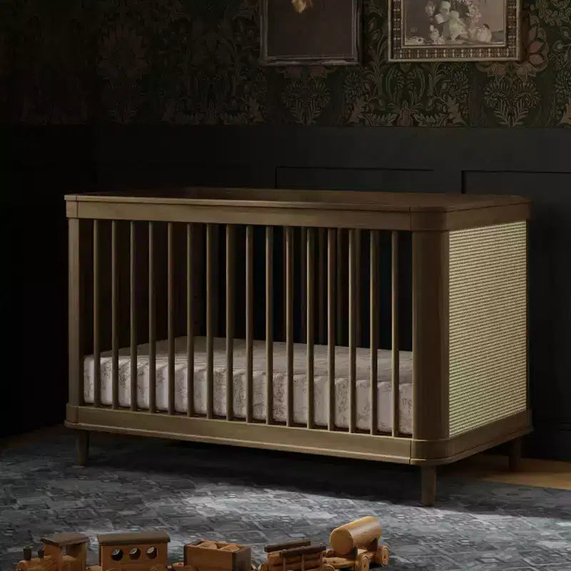 Lit de bébé convertible 3-en-1 Marin avec canne de Namesake