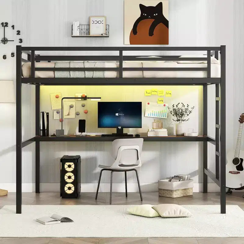 Lit mezzanine Bellemave en métal pleine grandeur avec bureau, prise de courant, port USB et lumières LED, lit d'étude peu encombrant avec barrières de sécurité, noir