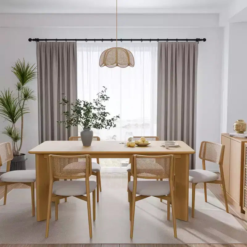 Table à manger carrée noire de 170 cm pour plusieurs personnes, idéale pour la salle à manger et le salon.