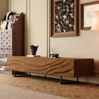 Meuble TV Luck Live 82.83 de style moderne du milieu du siècle en bois massif – 3 tiroirs, pieds en métal et trous de ventilation