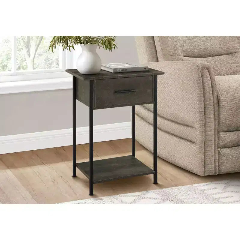 Table d'appoint Okak avec tiroirs de rangement, table d'appoint avec étagère inférieure et pieds en métal, table de canapé pour petit espace, salon