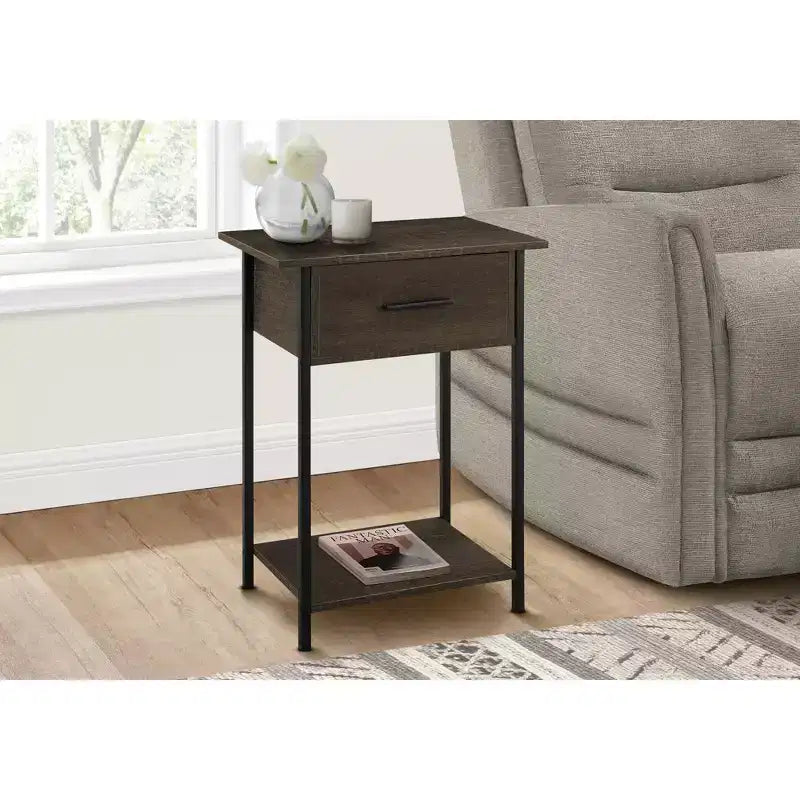 Table d'appoint Okak avec tiroirs de rangement, table d'appoint avec étagère inférieure et pieds en métal, table de canapé pour petit espace, salon
