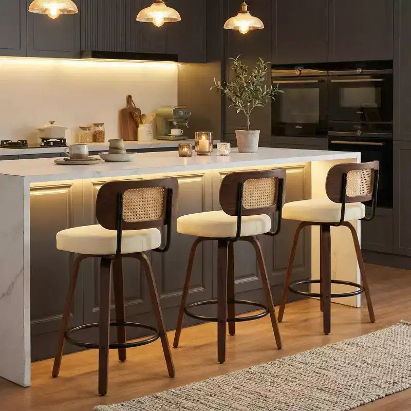 Homy Casa - Ensemble de 3 tabourets de bar pivotants à hauteur de comptoir, dossier en rotin avec assise rembourrée, pieds en bois de noyer, hauteur d'assise de 65 cm