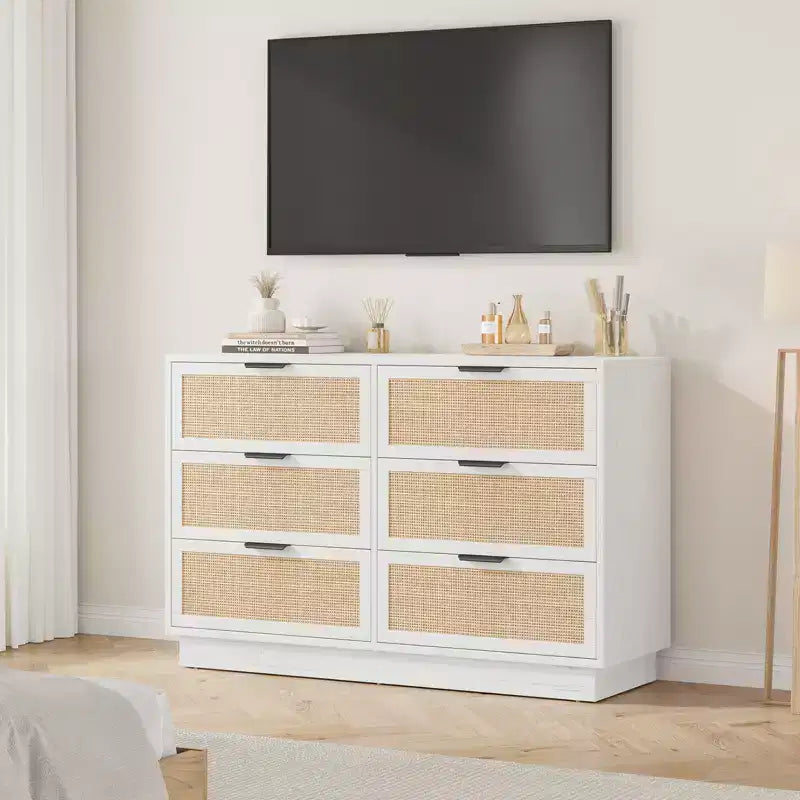 Commode 6 tiroirs en rotin, 120 cm de large, blanche, avec poignées métalliques et base en bois robuste pour chambre, salon, chambre d'enfant, placard