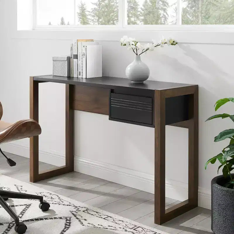 Bureau d'écriture GDFStudio Bellion moderne en bois bicolore avec détails de tiroirs cannelés