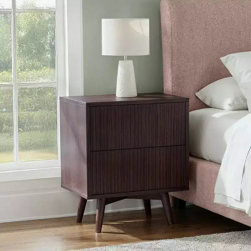 Table de chevet à 2 tiroirs Teamson Home Tremolo, style bohème moderne, en bois massif avec façades cannelées contemporaines