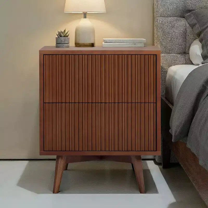 Table de chevet à 2 tiroirs Teamson Home Tremolo, style bohème moderne, en bois massif avec façades cannelées contemporaines