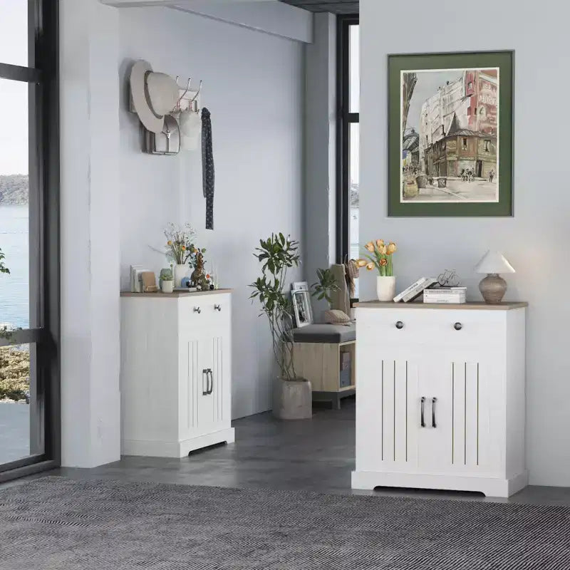 Meuble bas en panneaux de particules peu encombrant à deux portes
