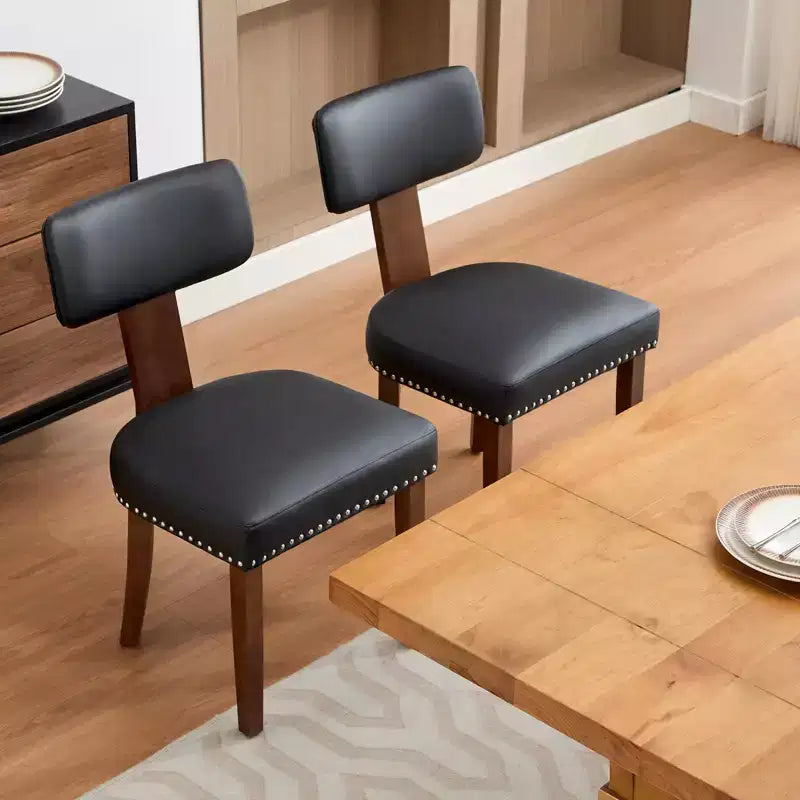 Deux chaises de salle à manger en lot, en cuir moderne, structure en bois, capacité de charge de 120 kg, facile à nettoyer, dossier incurvé.