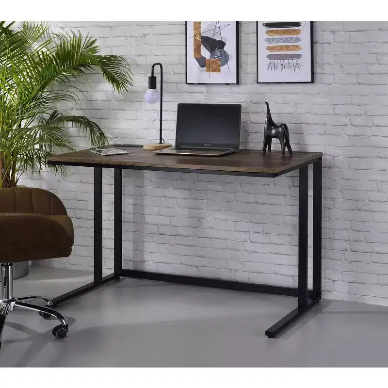 Bureau d'ordinateur HomeStock en métal gris de 71 cm de haut avec étagère de rangement ouverte