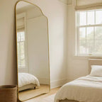 Miroir Ellara Gold asymétrique pleine longueur, cadre doré incurvé irrégulier 65'' H x 35'' Grand miroir doré pleine longueur à suspendre pour chambre, salon