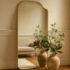 Miroir Ellara Gold asymétrique pleine longueur, cadre doré incurvé irrégulier 65'' H x 35'' Grand miroir doré pleine longueur à suspendre pour chambre, salon