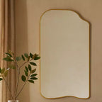 Miroir Ellara Gold asymétrique pleine longueur, cadre doré incurvé irrégulier 65'' H x 35'' Grand miroir doré pleine longueur à suspendre pour chambre, salon