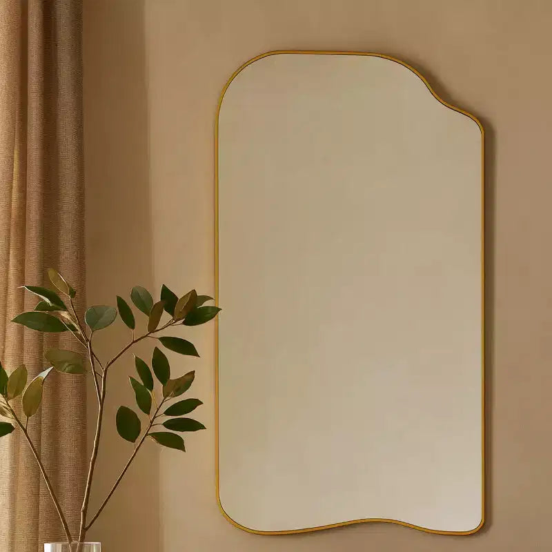 Miroir Ellara Gold asymétrique pleine longueur, cadre doré incurvé irrégulier 65'' H x 35'' Grand miroir doré pleine longueur à suspendre pour chambre, salon