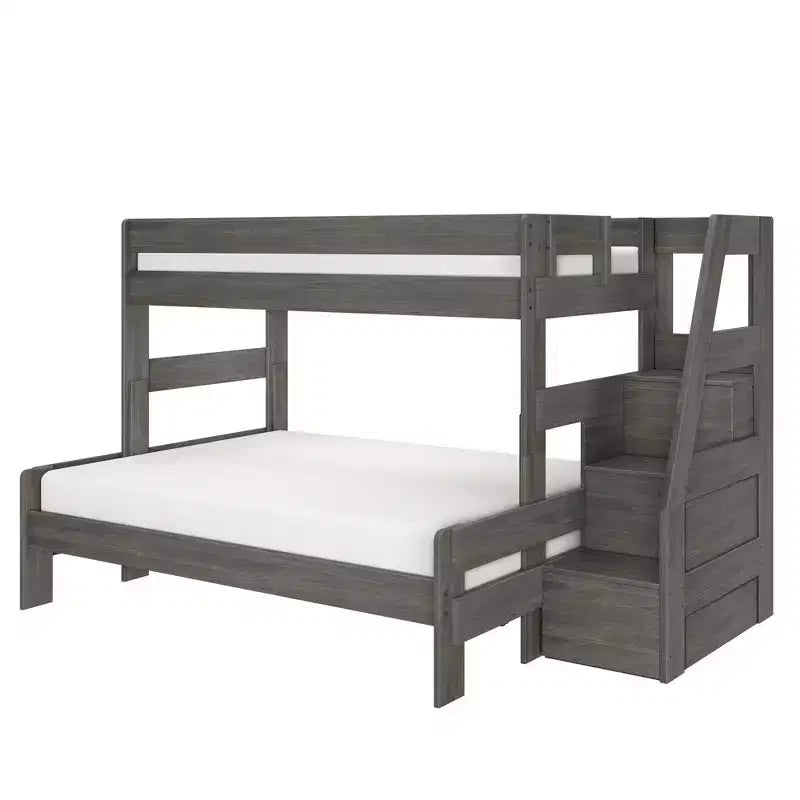 Lit superposé Max & Lily Modern Farmhouse double XL sur grand lit avec escalier
