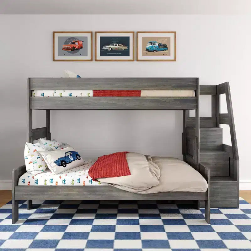 Lit superposé Max & Lily Modern Farmhouse double XL sur grand lit avec escalier