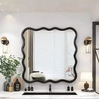 Miroir mural ondulé avec bord biseauté en bois, s'accroche horizontalement ou verticalement, idéal pour la salle de bain, la coiffeuse ou la décoration du salon.
