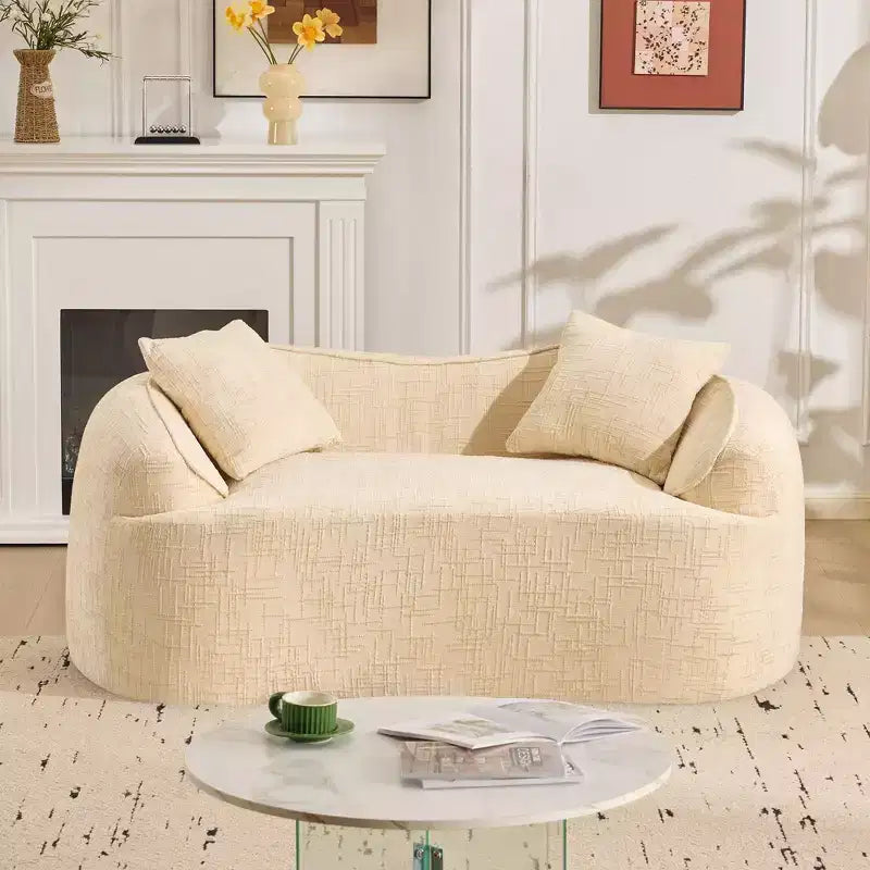 Canapé beige courbé 2 places avec accoudoirs et 2 coussins – Petit format, idéal pour toutes les pièces