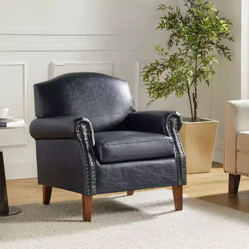 Fauteuil transitoire Gianluigi en cuir vegan avec garniture cloutée pour chambre et salon | ART OF LIVING DESIGNS