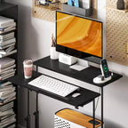 Bureau Debout HOMCOM avec Prises Électriques, Bureau Réglable en Hauteur avec Plateau Inclinable, Roues Verrouillables, Étagère, pour Bureau à Domicile