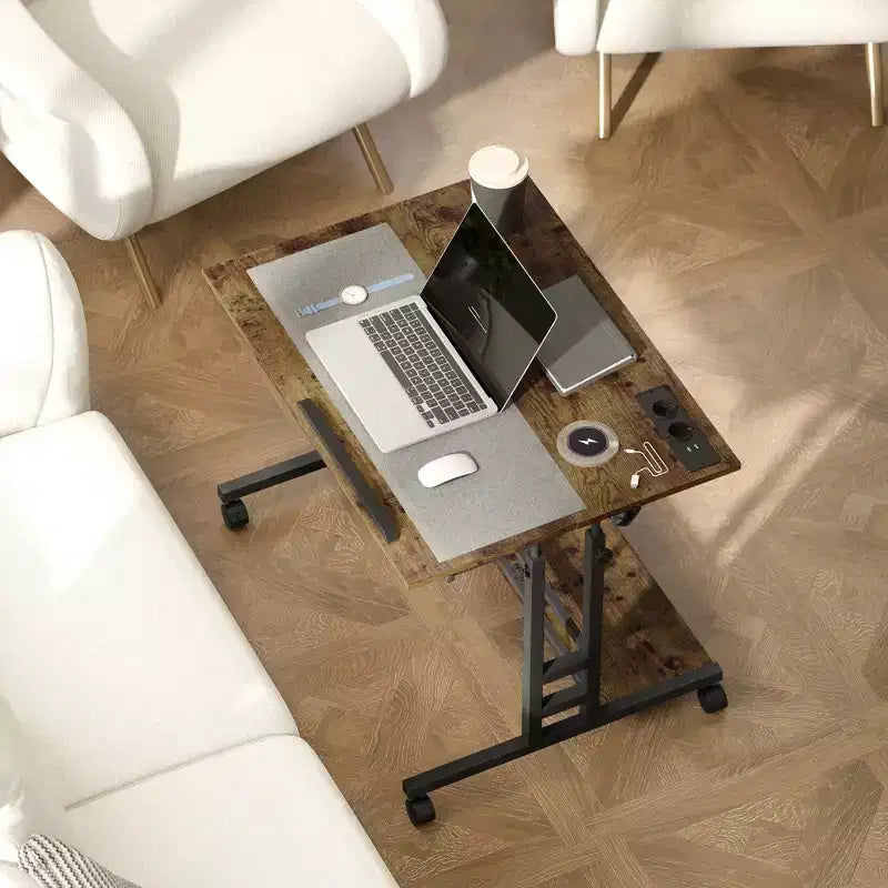 Bureau Debout HOMCOM avec Prises Électriques, Bureau Réglable en Hauteur avec Plateau Inclinable, Roues Verrouillables, Étagère, pour Bureau à Domicile