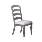 Lot de 2 chaises de salle à manger Royal Hampton, Sculptées, à dossier échelle, Bois gris clair
