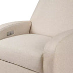 Fauteuil inclinable et pivotant Nami de Babyletto avec port USB