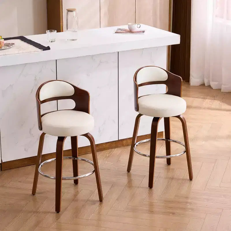 Lot de 2 tabourets de bar pivotants FERPIT 26 en similicuir avec pieds en bois courbé