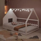 Lit de sol pleine grandeur pour enfants, lit Montessori en bois avec clôture et lumière LED, lit cabane pleine grandeur avec fenêtre et toit pour filles et garçons