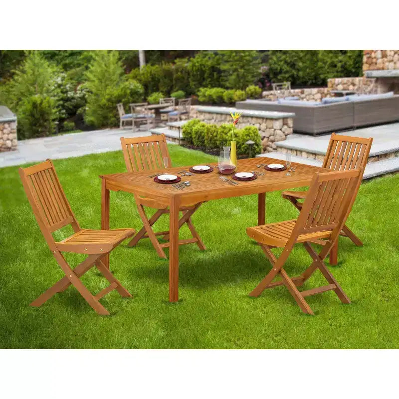 Table de salle à manger HomeStock 5 pièces rectangulaire avec plateau en bois massif au fini chêne naturel et 4 chaises à dossier à lattes