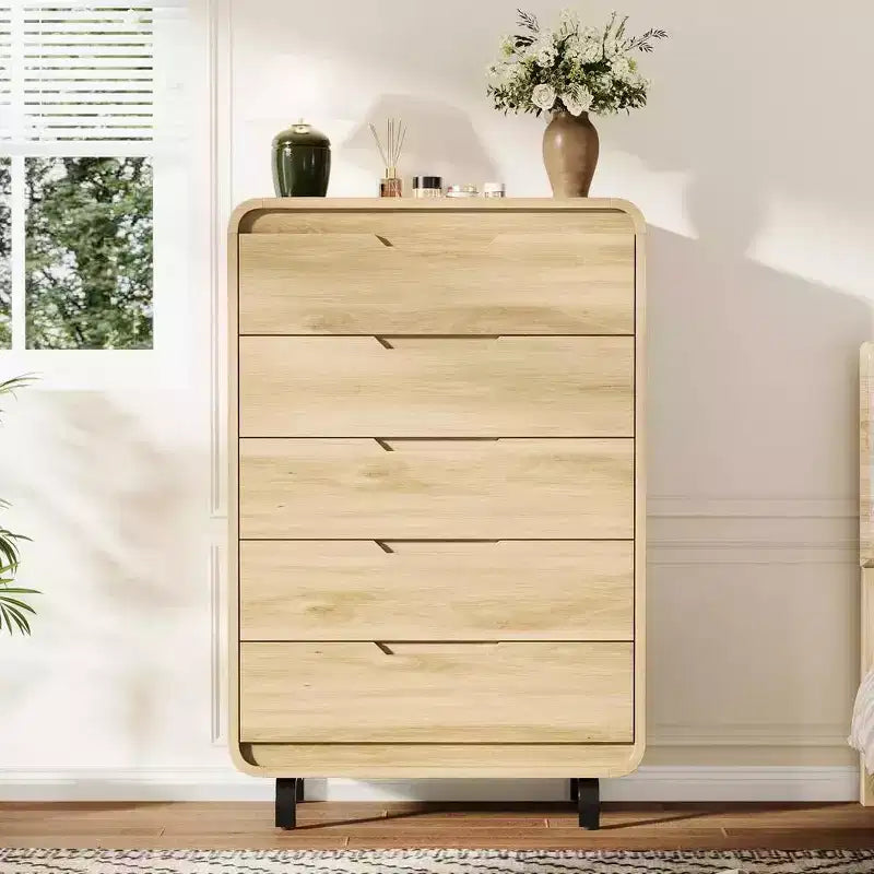 Commode en bois moderne avec pieds en métal : Commode en bois naturel avec coins arrondis et kit anti-basculement pour la sécurité de la chambre.