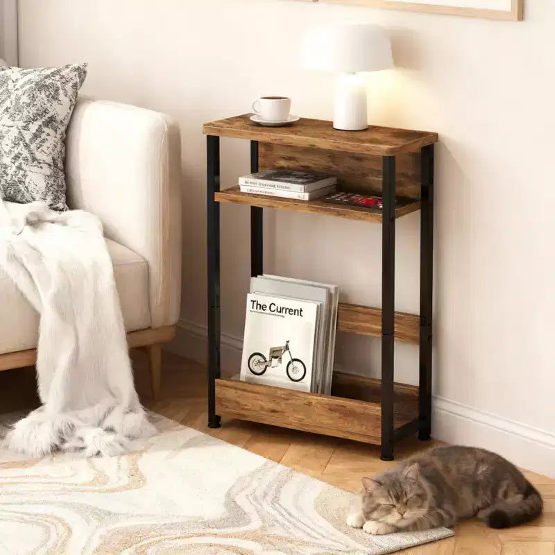 Table d'appoint étroite COZONY avec étagère de rangement à 3 niveaux et porte-revues, table de chevet mince pour petits espaces, table de nuit étroite et moderne pour salon