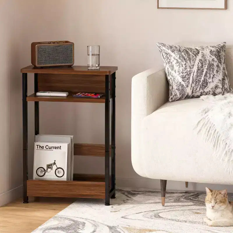Table d'appoint étroite COZONY avec étagère de rangement à 3 niveaux et porte-revues, table de chevet mince pour petits espaces, table de nuit étroite et moderne pour salon