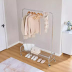 Okak Portemanteau d'entrée robuste sur roulettes avec frein verrouillable, porte-manteau autoportant pliable, étagères de rangement avec panier, argent