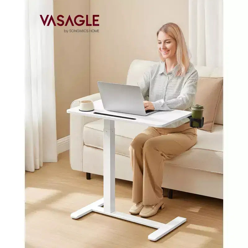 Bureau Debout Mobile, Table à Hauteur Réglable de 70 cm avec 2 Porte-Gobelets et Fente pour Tablette, Bureau d'Ordinateur Roulant pour Chambre et Salon, Blanc Nuage