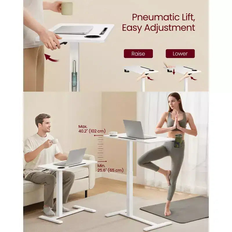 Bureau Debout Mobile, Table à Hauteur Réglable de 70 cm avec 2 Porte-Gobelets et Fente pour Tablette, Bureau d'Ordinateur Roulant pour Chambre et Salon, Blanc Nuage