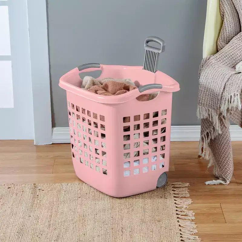 Lot de 4 paniers à linge à roulettes Sterilite Ultra, 60 litres, avec poignées, rose