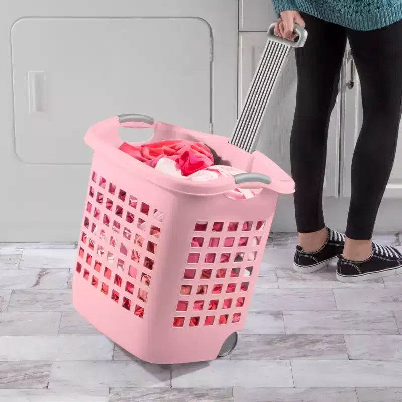 Lot de 4 paniers à linge à roulettes Sterilite Ultra, 60 litres, avec poignées, rose
