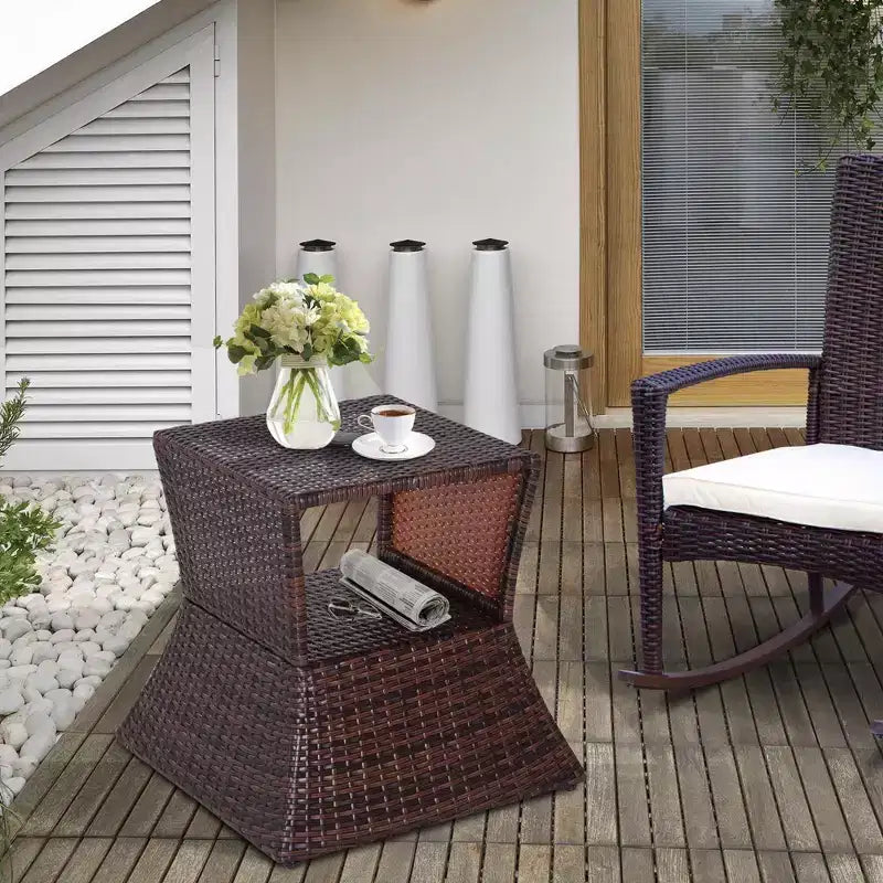 Table d'appoint d'extérieur avec trou pour parasol, table d'appoint en rotin à 2 niveaux avec étagère de rangement, tout temps pour l'extérieur, le patio, le jardin.