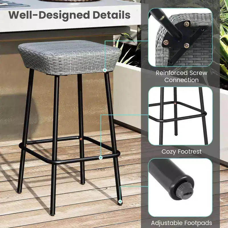Tabourets de bar en métal Costway de 75 cm, lot de 2, avec assise en rotin et repose-pieds pour jardin.