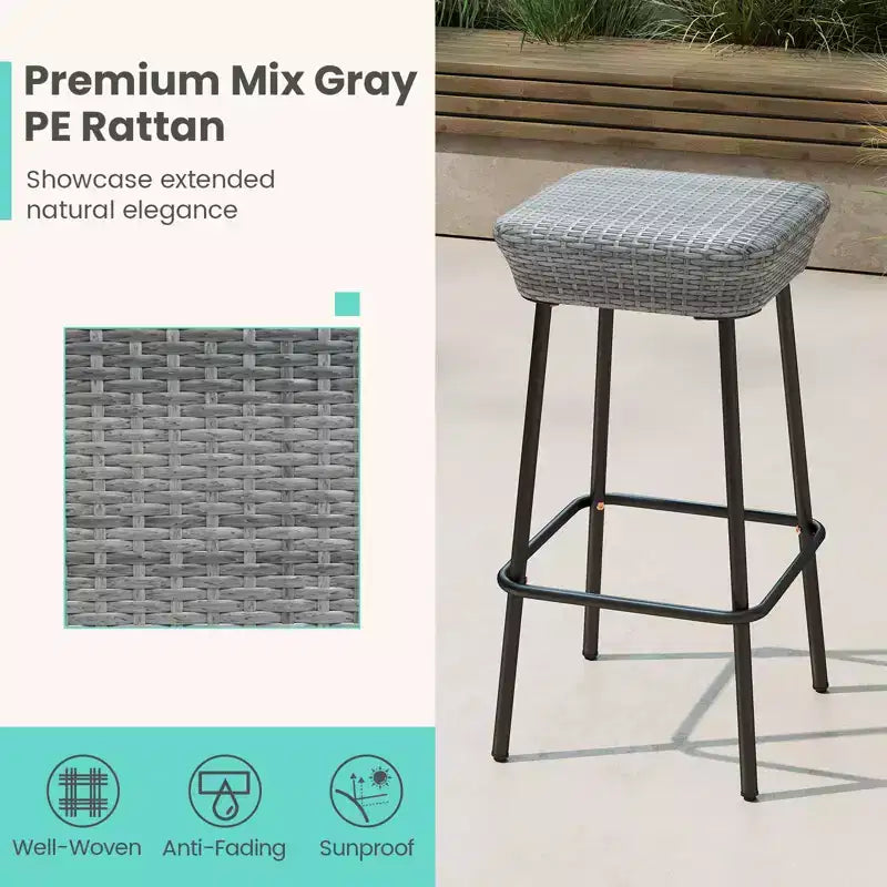 Tabourets de bar en métal Costway de 75 cm, lot de 2, avec assise en rotin et repose-pieds pour jardin.