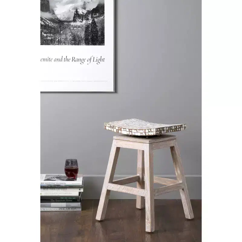 Tabouret de bar hauteur comptoir 24" avec incrustation de coquille de noix de coco Carnation marron - East At Main : Base en bois de manguier, aucun assemblage requis