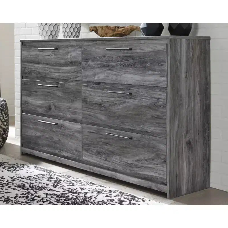 Commode Baystorm Grise - Signature Design by Ashley : 6 tiroirs de rangement, poignées modernes, structure en MDF